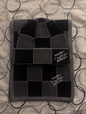 LV Damier Heritage Beanie with scarf